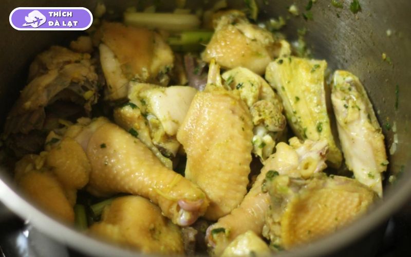cách làm lẩu gà lá é đà lạt