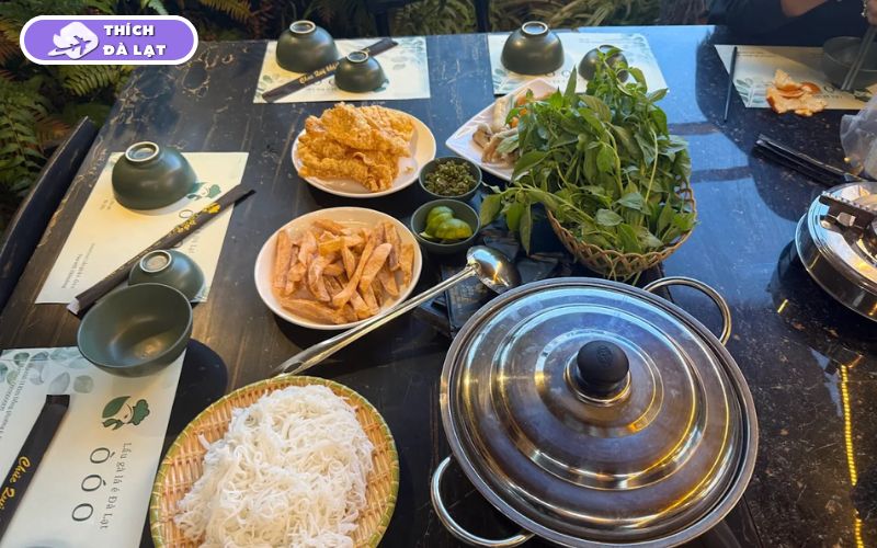 lẩu gà lá é ò ó o đà lạt
