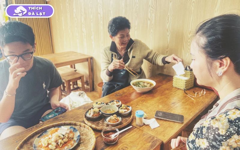 Review chi tiết về quán Bánh Bèo Nhà Ngói Đà Lạt mộc mạc, gần gũi 7 bánh bèo nhà ngói