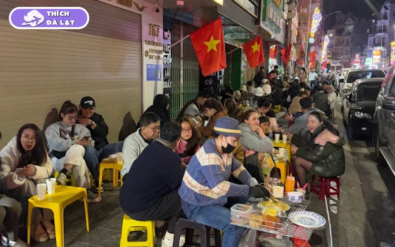 Review chi tiết về quán sữa đậu nành Cô Lan Đà Lạt đông khách tấp nập 7 sữa đậu nành cô lan đà lạt