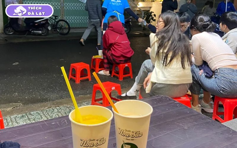 Review chi tiết về quán sữa đậu nành Hoa Sữa Đà Lạt nhộn nhịp 10 sữa đậu nành hoa sữa